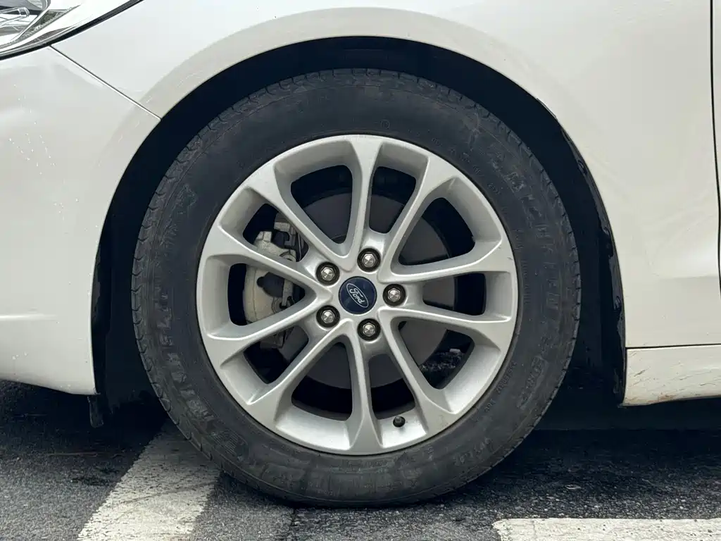 Ford Mondeo — миниатюра 7