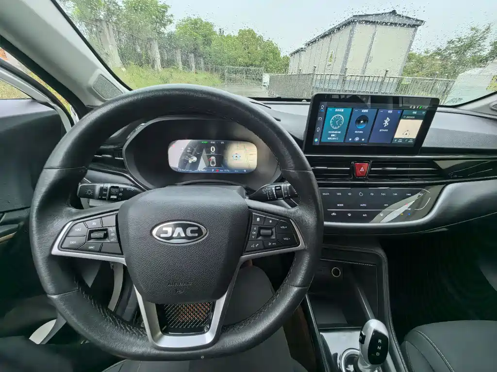 JAC JAC iEVS4 — миниатюра 11