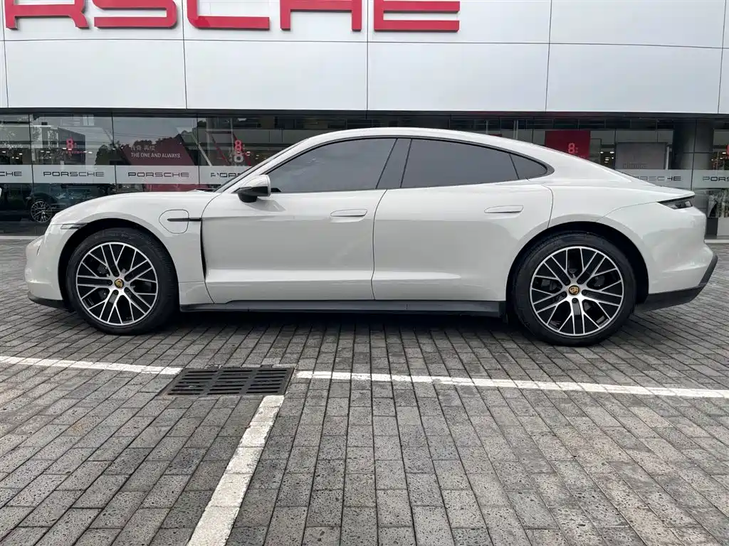 Porsche Taycan 2022 Taycan