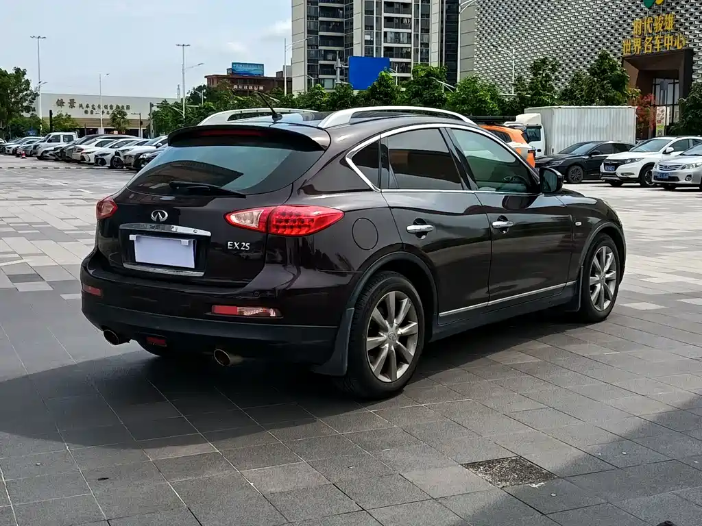 Infiniti EX — миниатюра 4