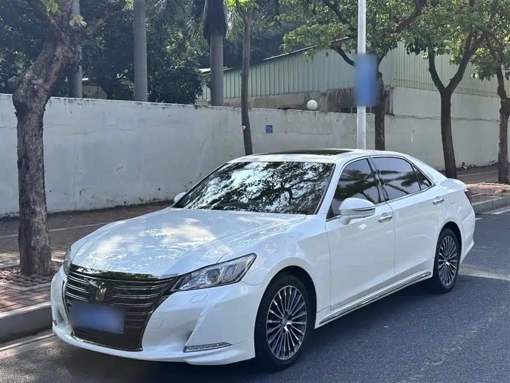 Toyota Crown 2018