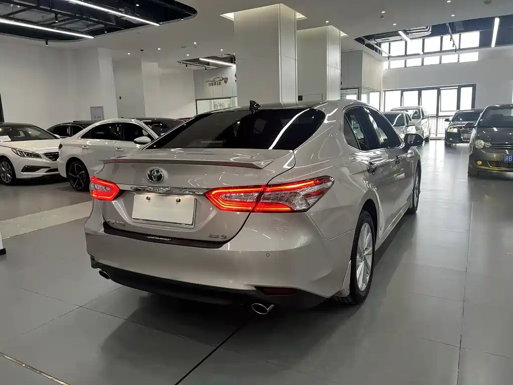 Toyota Camry 2021 2.0G Luxury