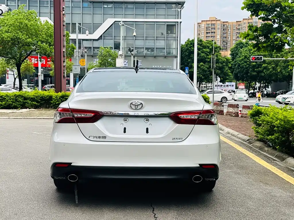 Toyota Camry 2021 2.5G Luxury