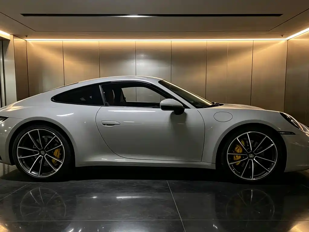 Porsche 911 2023 Carrera 3.0T