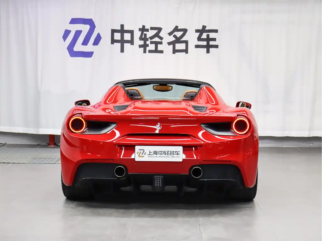 FERRARI 488