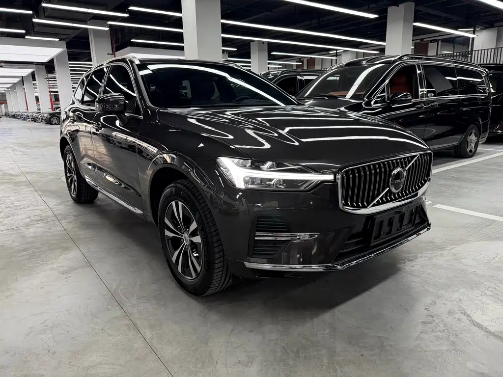 Volvo XC60 2025 B5 Luxury