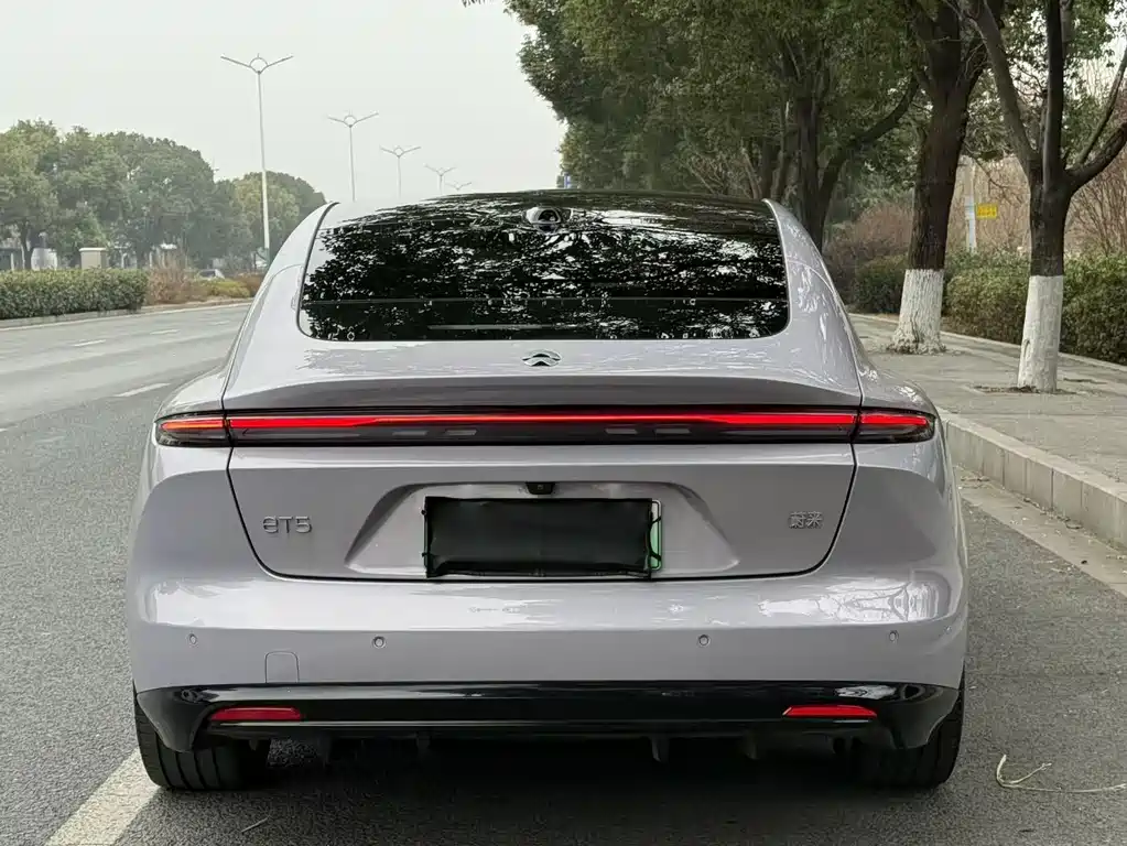 NIO NIO ET5
