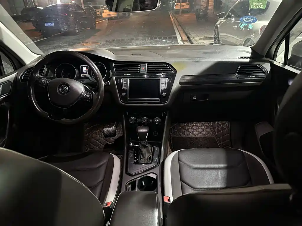 Volkswagen Tiguan L — миниатюра 6