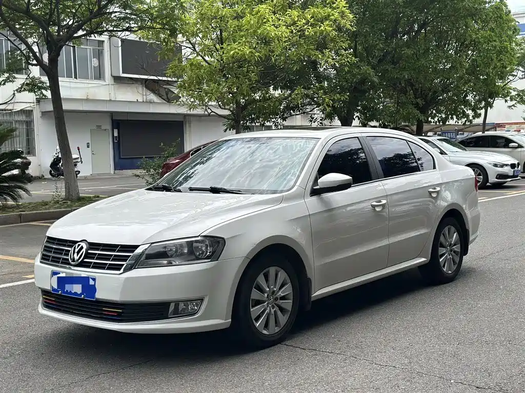 Volkswagen Lavida 2015