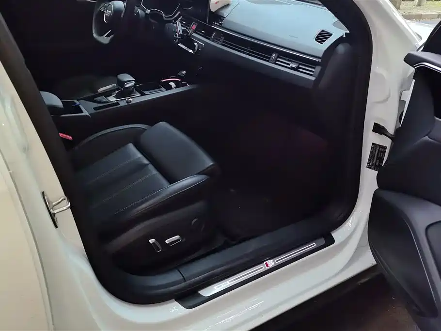 Audi A4L 2024 40 TFSI Luxury