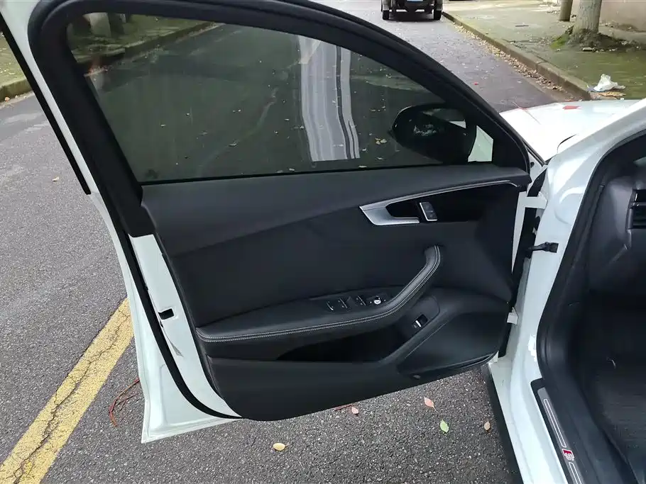 Audi A4L 2024 40 TFSI Luxury