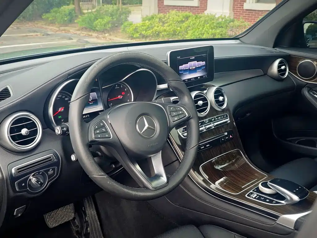 Mercedes-Benz GLC 2017 GLC 260 4MATIC