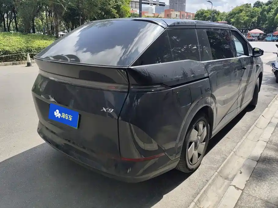 Xpeng X9 2024 702 Max