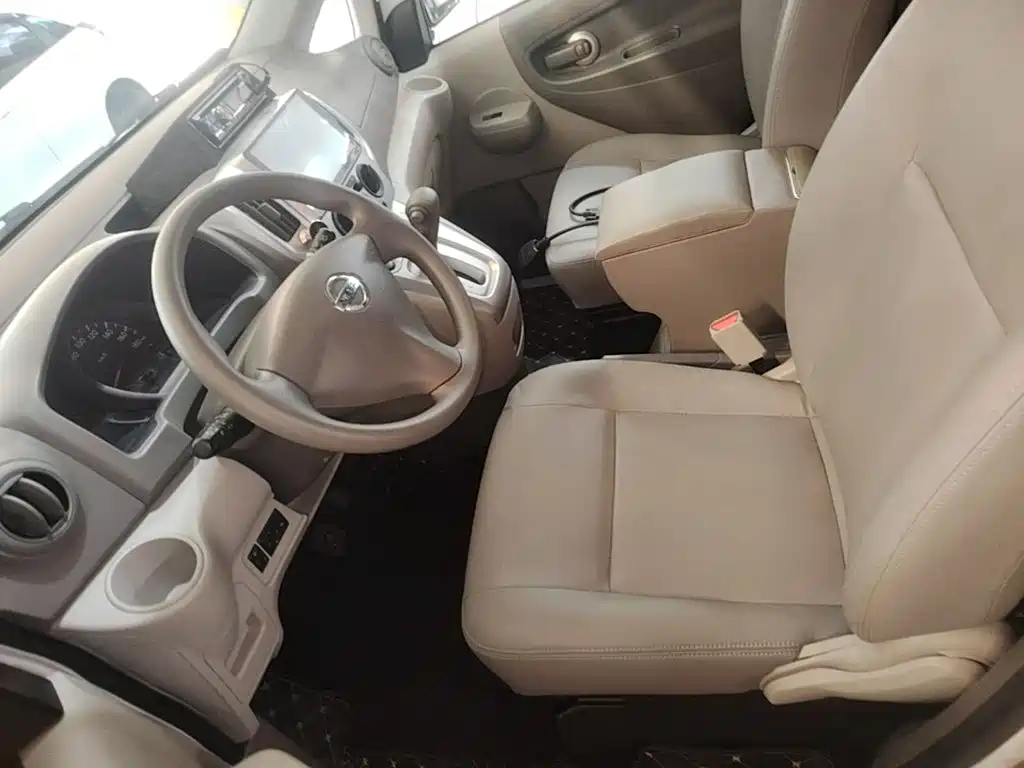Nissan NV200 — миниатюра 15