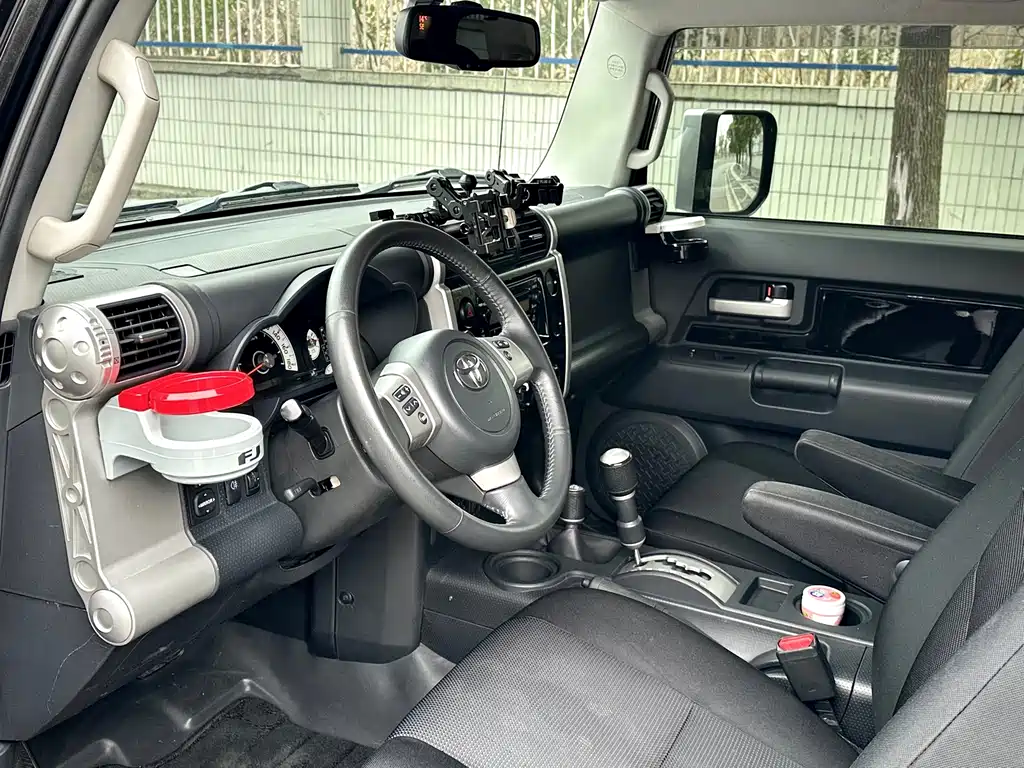 Toyota FJ Cruiser — миниатюра 11