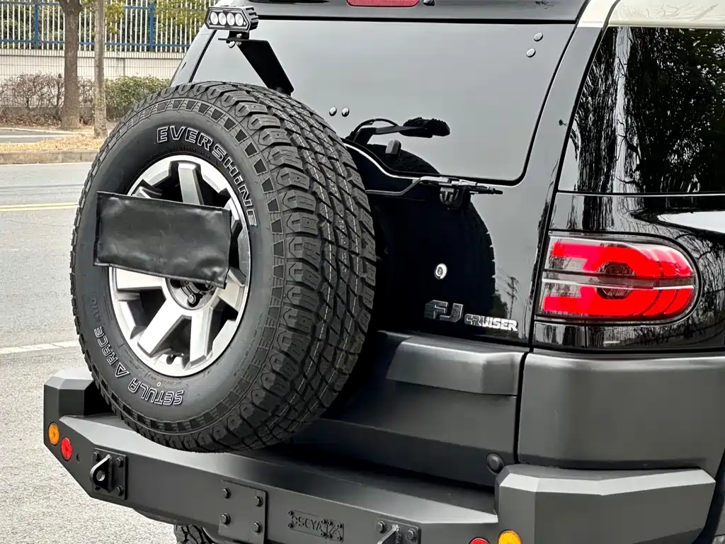 Toyota FJ Cruiser — миниатюра 6