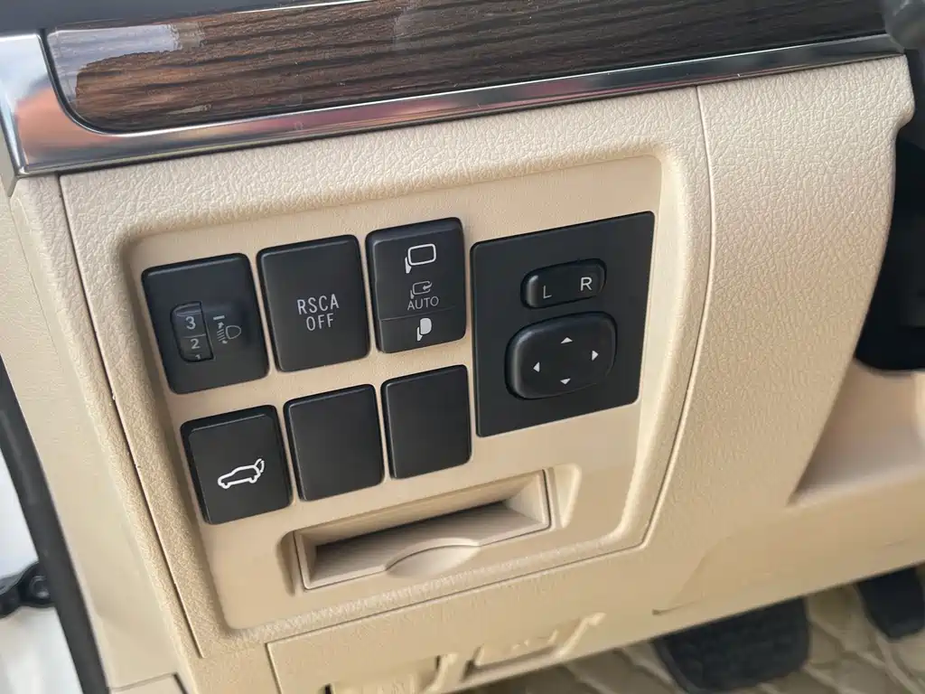 Toyota Land Cruiser 2019 5.7L AT