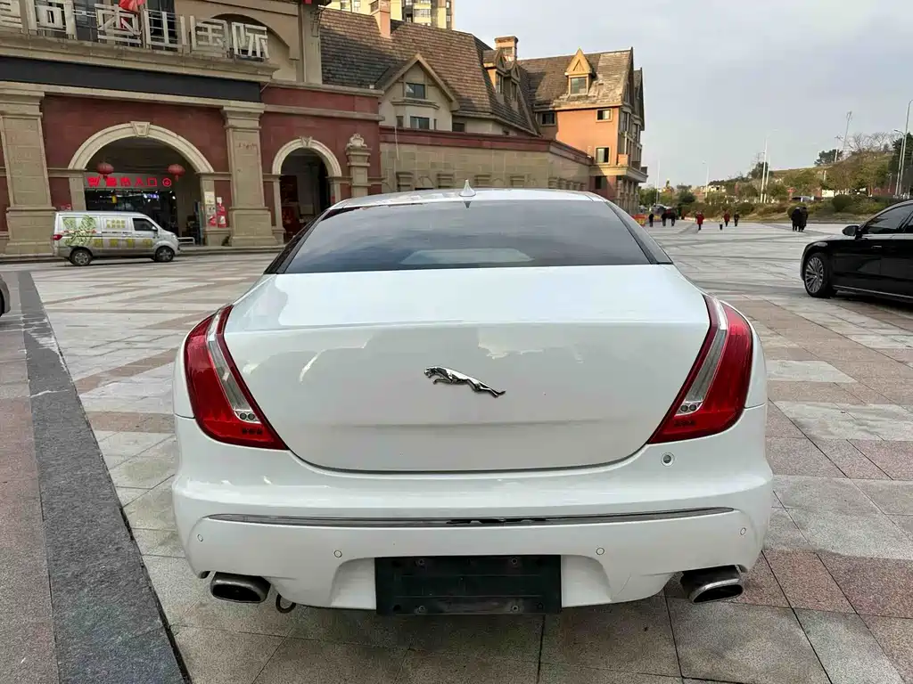 Jaguar XJ — миниатюра 4