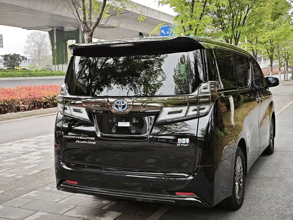 Toyota Vellfire 2023 2.5L HV Luxury