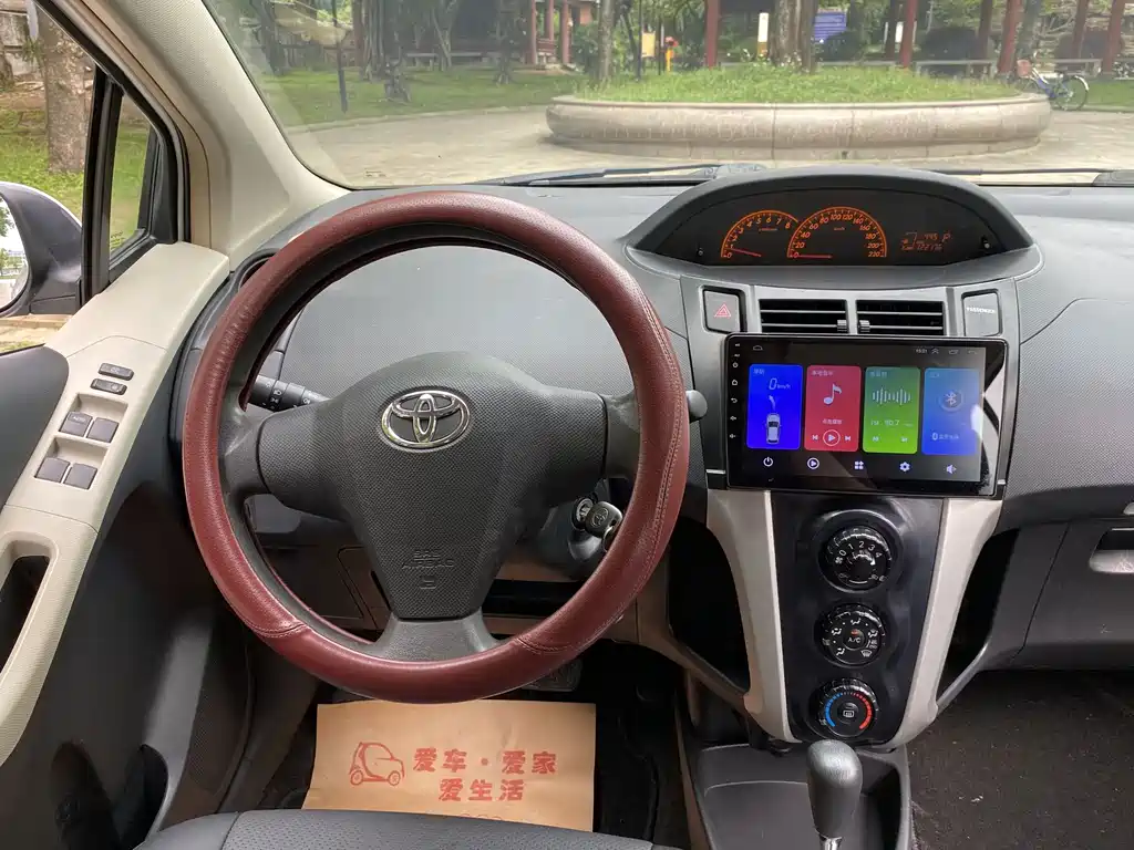 Toyota Yaris — миниатюра 12