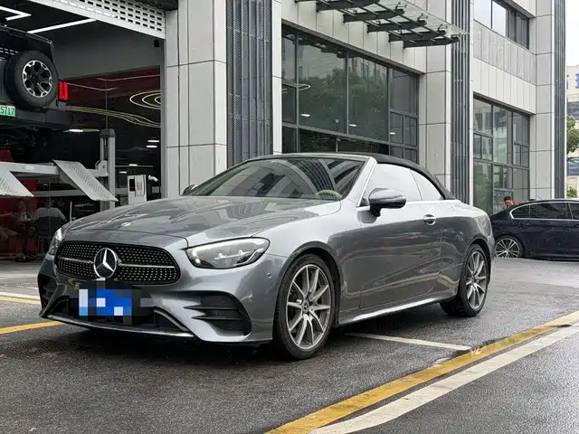 Mercedes-Benz E-Class — фото 1