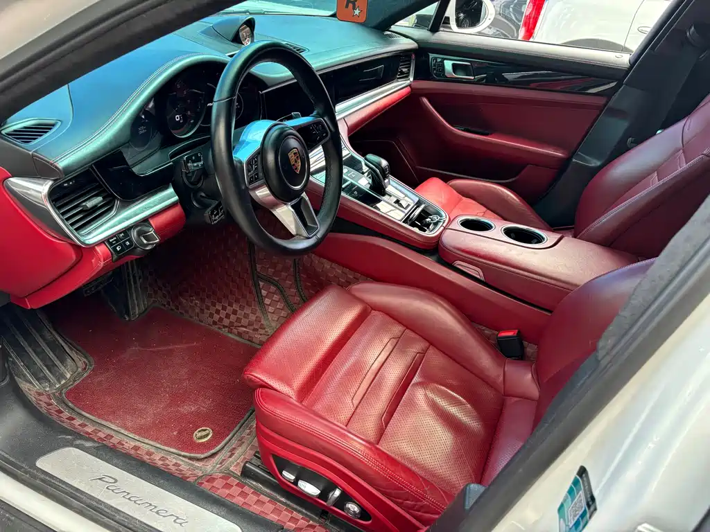 PORSCHE PANAMERA