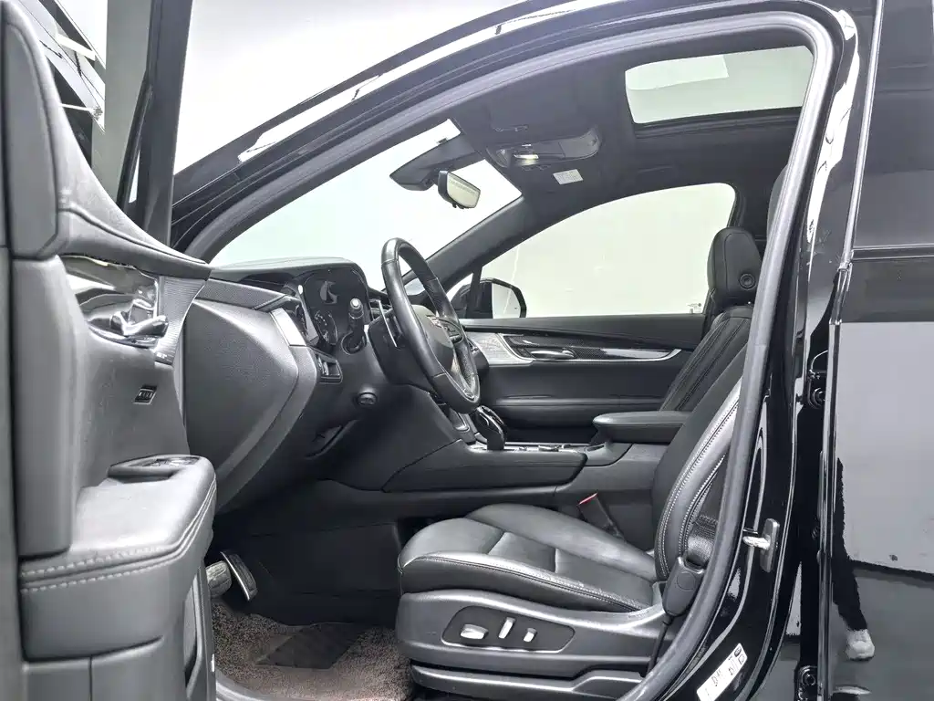 Cadillac XT6 2021 2.0T мест Luxury