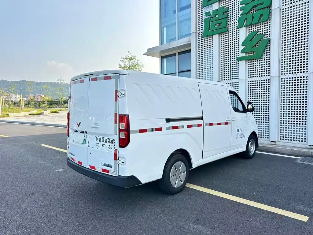 Wuling Yangguang — миниатюра 17