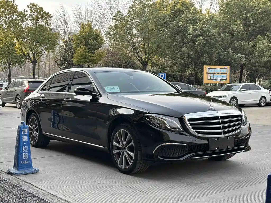 MERCEDES-BENZ E CLASS