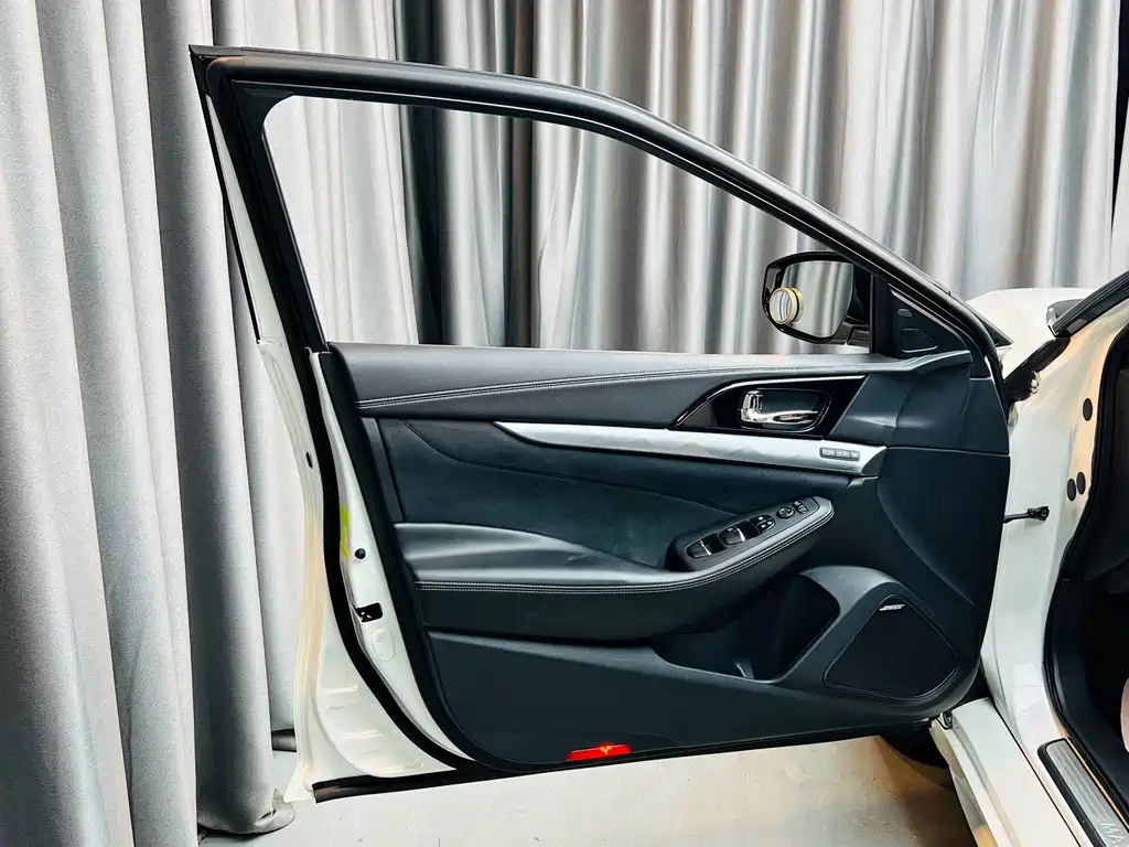 Nissan Cima — миниатюра 7