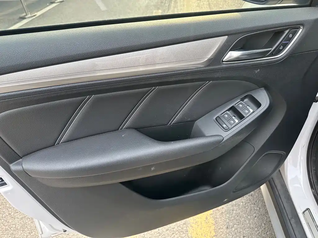 ROEWE RX5 NEW ENERGY