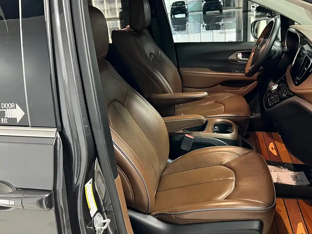 Chrysler Grand Voyager (Import) — миниатюра 17