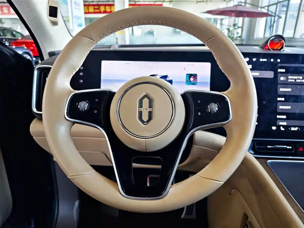 AITO ASK THE WORLD M9