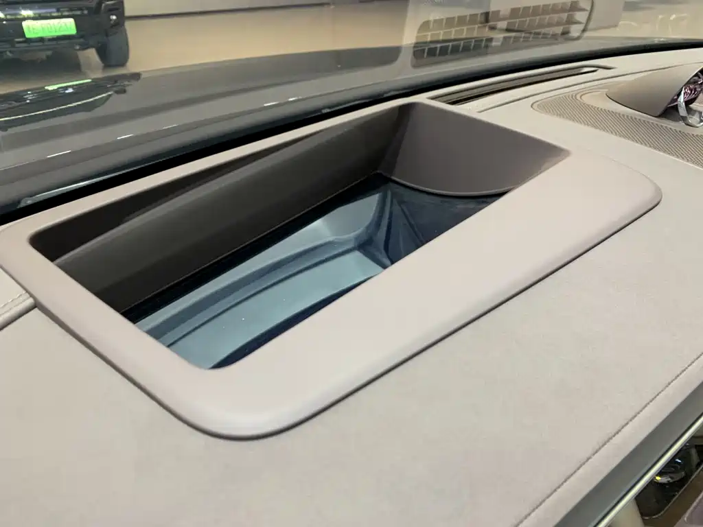 AITO ASK THE WORLD M9