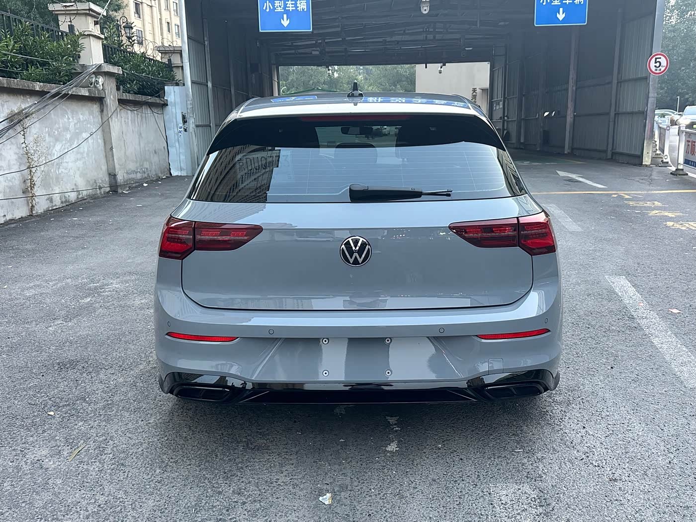 Volkswagen Golf 1.4 л 2022 г. Серебристо-серый, пробег 28000 км