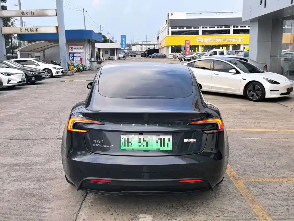 Tesla Model 3 — миниатюра 4