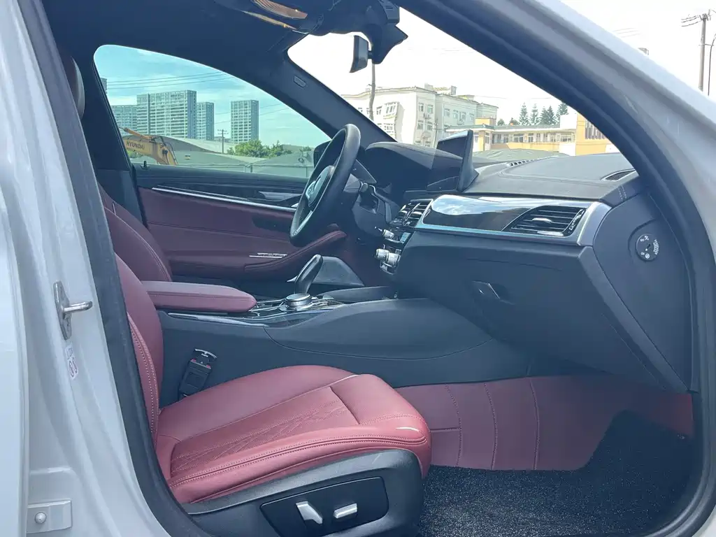 BMW 5 Series — миниатюра 15
