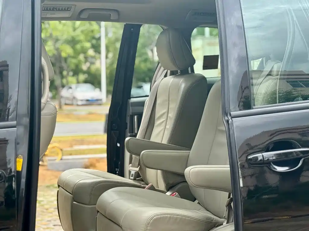 Toyota Previa — миниатюра 12