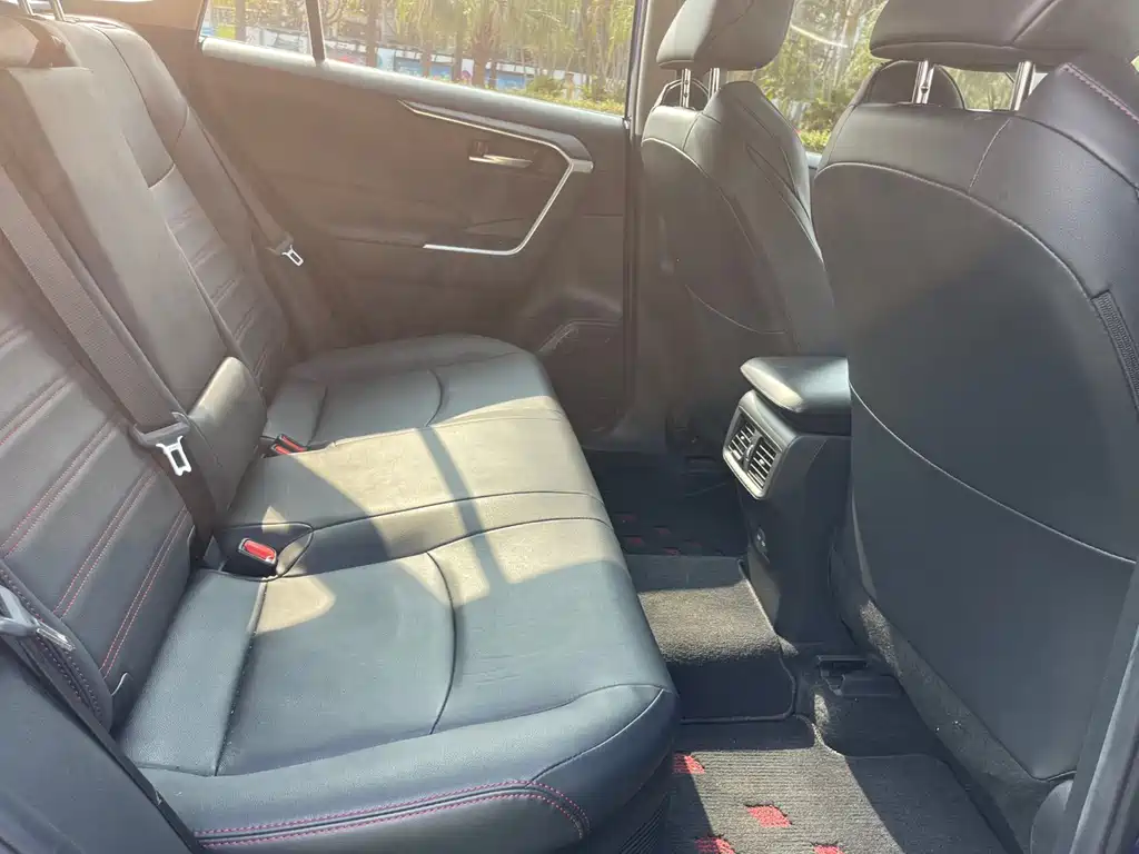 Toyota Wildlander New Energy — миниатюра 6