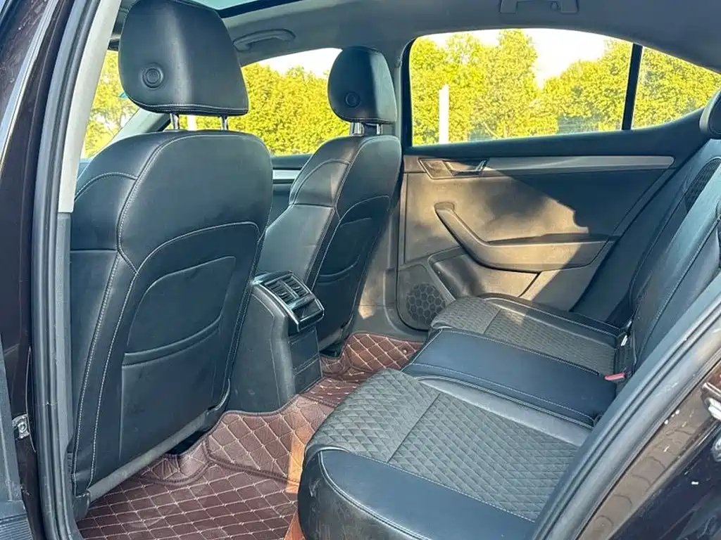 Skoda Superb — миниатюра 7