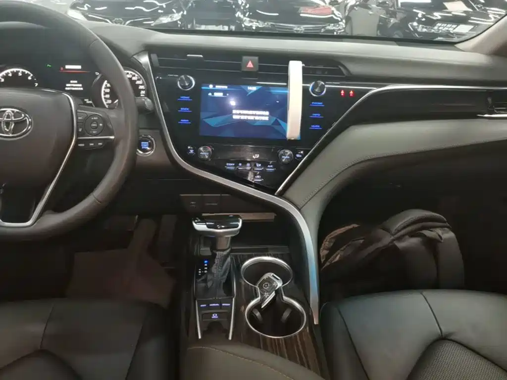 Toyota Camry — миниатюра 13