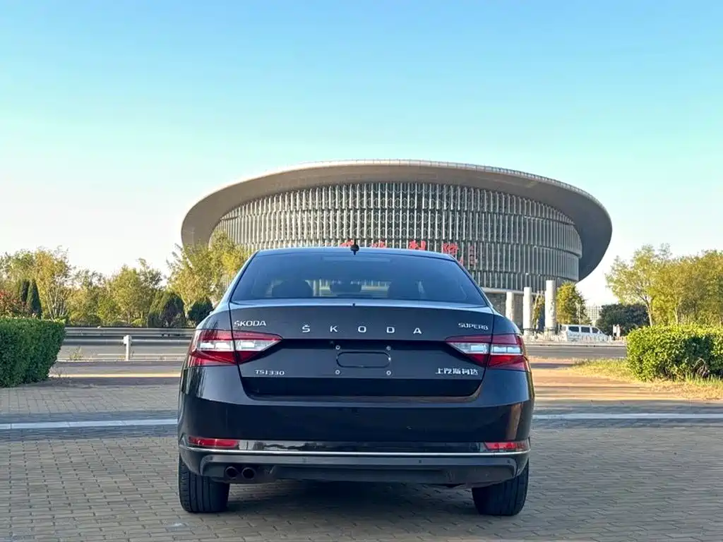 Skoda Superb — миниатюра 5