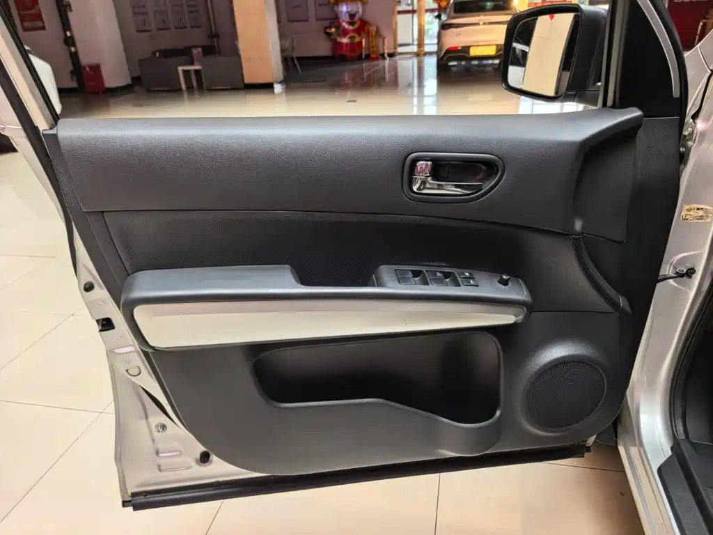 Nissan X-Trail — миниатюра 6