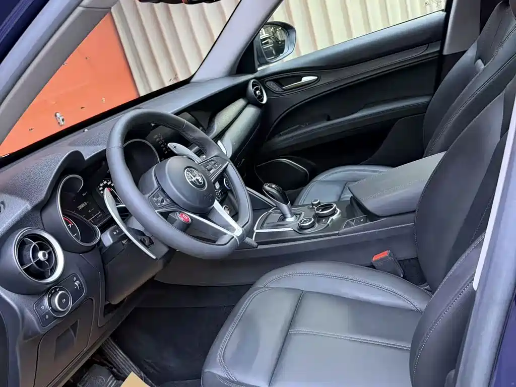 Alfa Romeo Stelvio — миниатюра 8