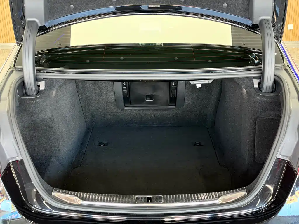 Mercedes-Benz S-Class — миниатюра 16
