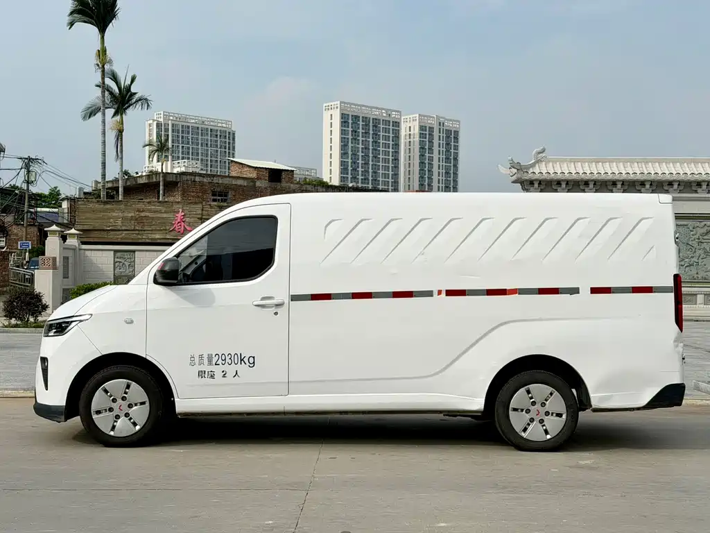 Wuling Yangguang — миниатюра 4
