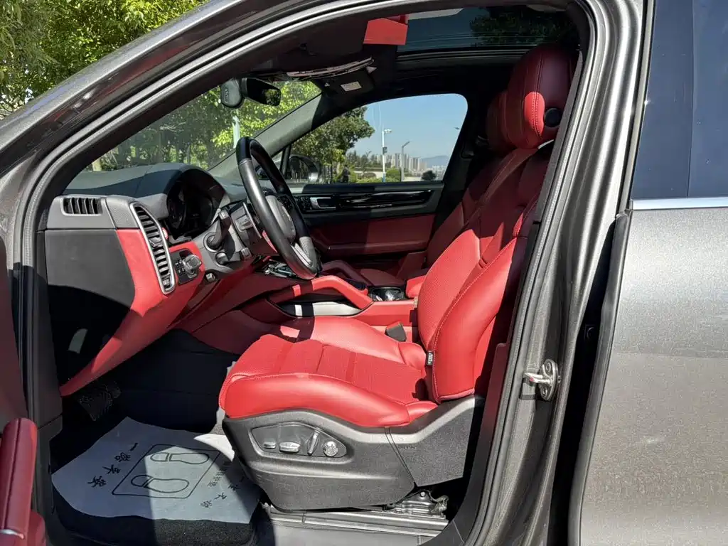 Porsche Cayenne — миниатюра 9