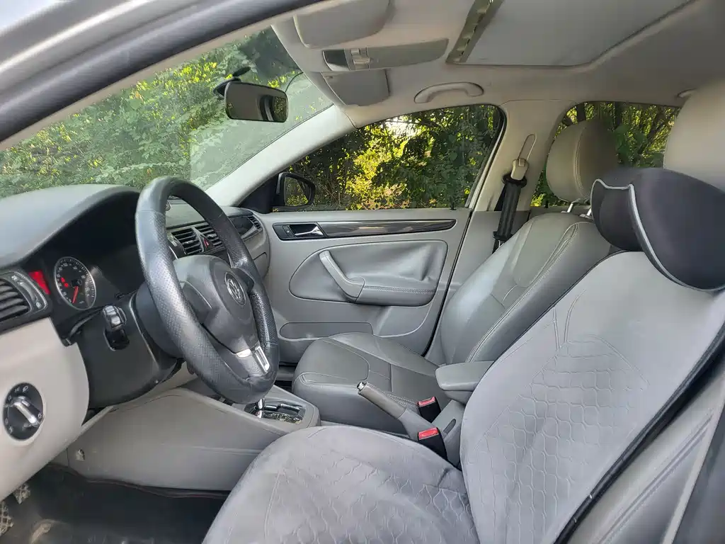 Volkswagen Bora 2012 1.6L AT Comfort