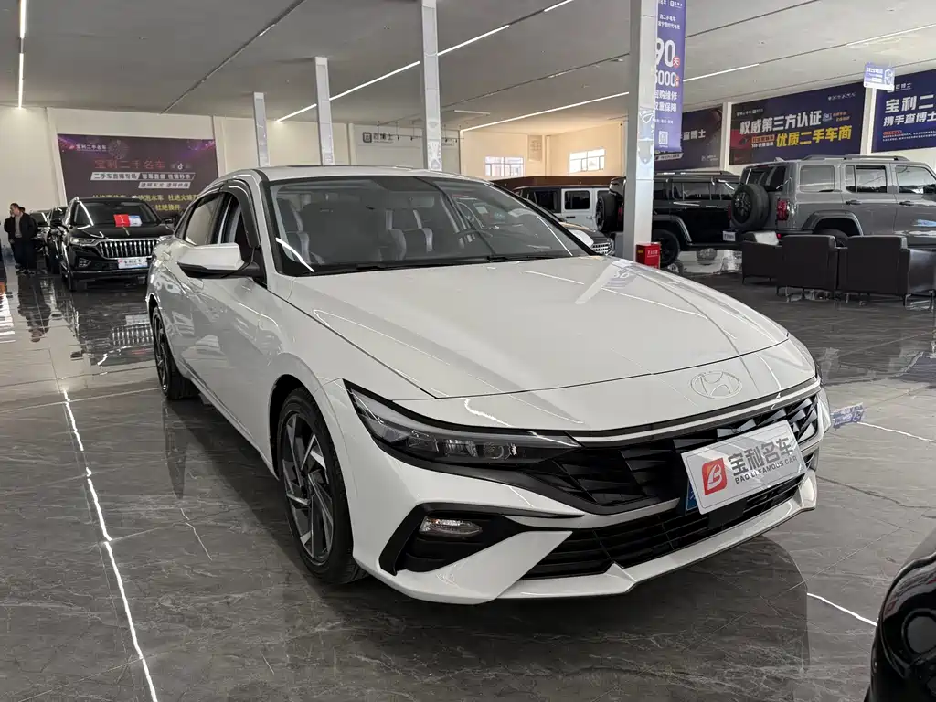 Hyundai Elantra 2024