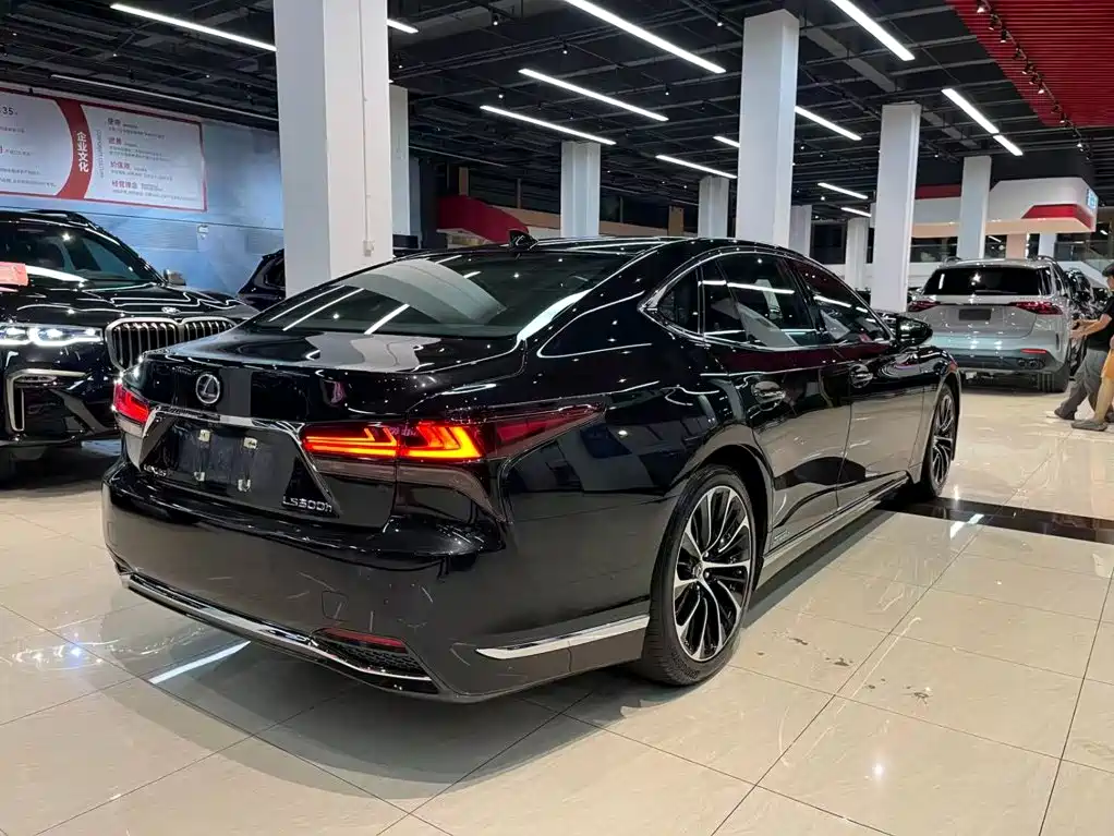 Lexus LS — миниатюра 3